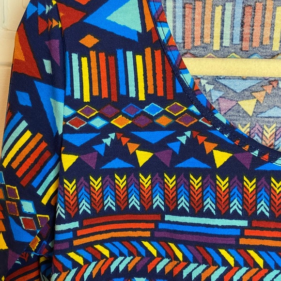 NWT LuLaRoe Lynnae blue Aztec print top - Picture 3 of 6